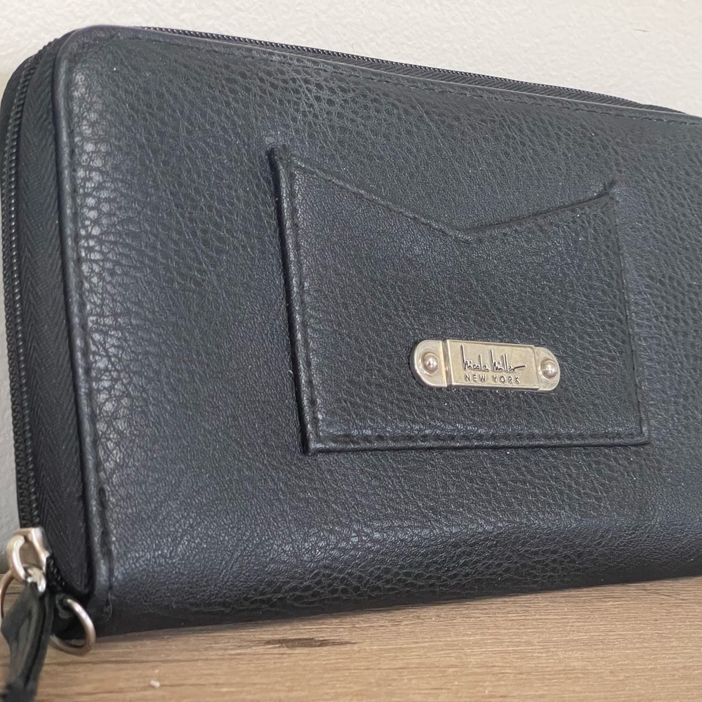 Nicole Miller black zip closure wallet